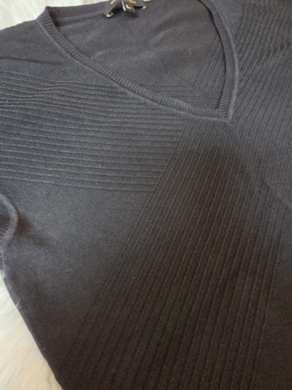 V-Neck Sleeveless Knit Tank - Picture 3 of 5